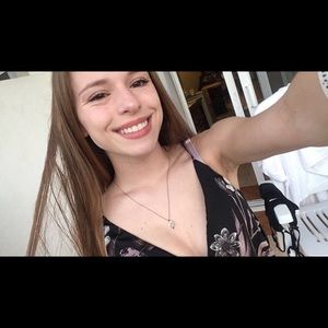 🌼 Meet your Posher! 🌼